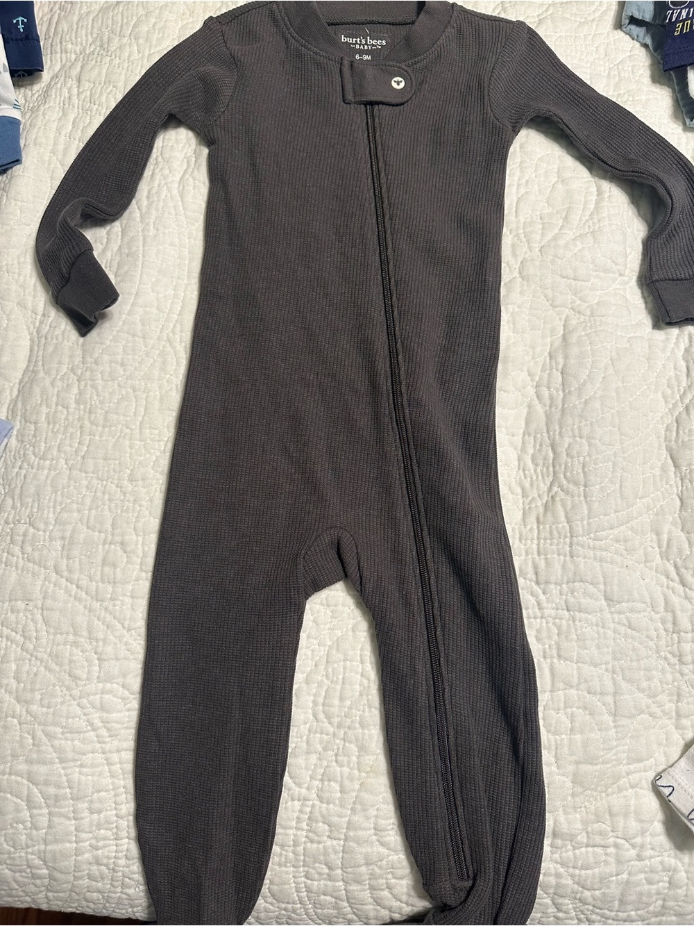 0294 Burt's Bees Baby Charcoal Ribbed Zipper Footed with 2 other sleepers 6-9